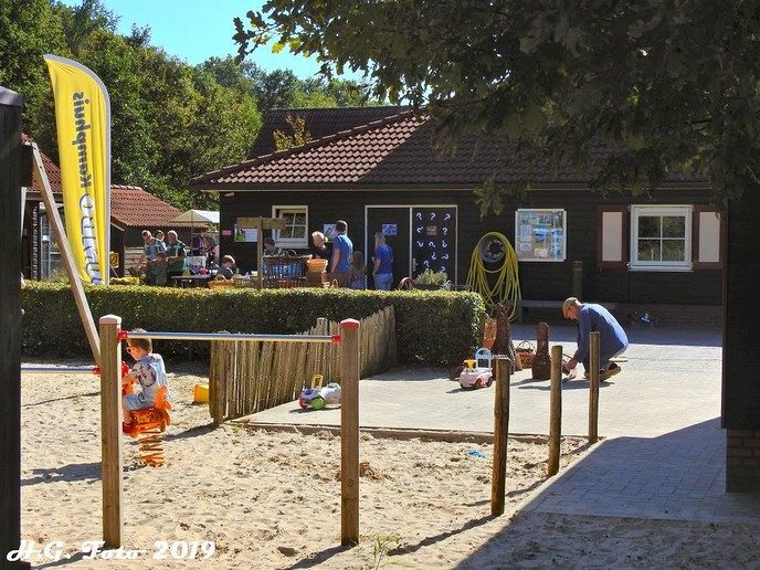 Natuurboerderij Lindehoeve 15 jaar.(+ Video).