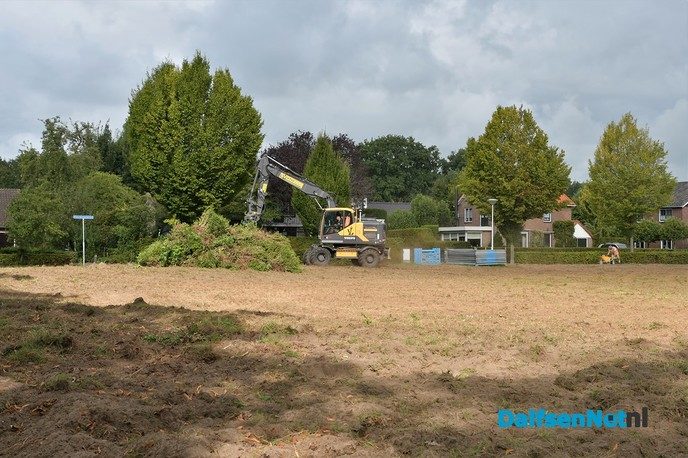 Graafwerkzaamheden gestart voor de bouw van 12 woningen - Foto: Johan Bokma