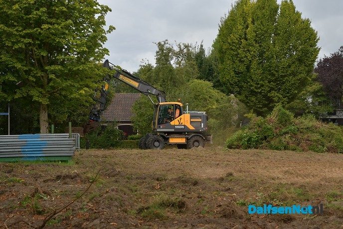 Graafwerkzaamheden gestart voor de bouw van 12 woningen - Foto: Johan Bokma
