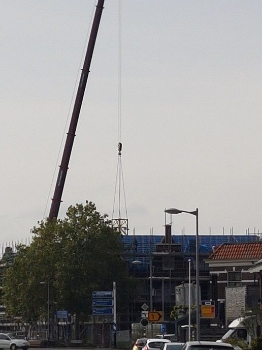 En weg is de bouwkraan - Foto: Eigen geleverde foto