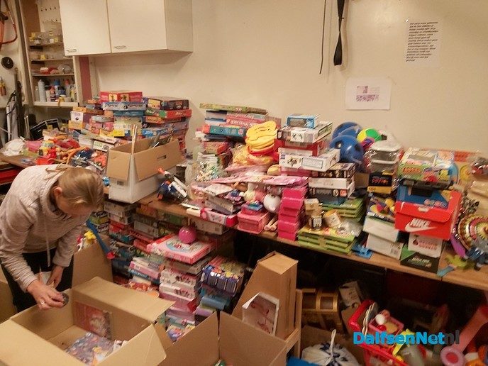 Sinterklaas laat kind niet buiten pakjesboot vallen in Zwolle - Foto: Ingezonden foto