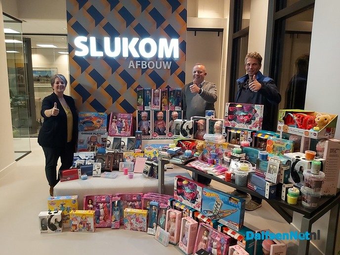 Slukom vol met cadeautjes voor sinterklaas actie Zwolle - Foto: Ingezonden foto