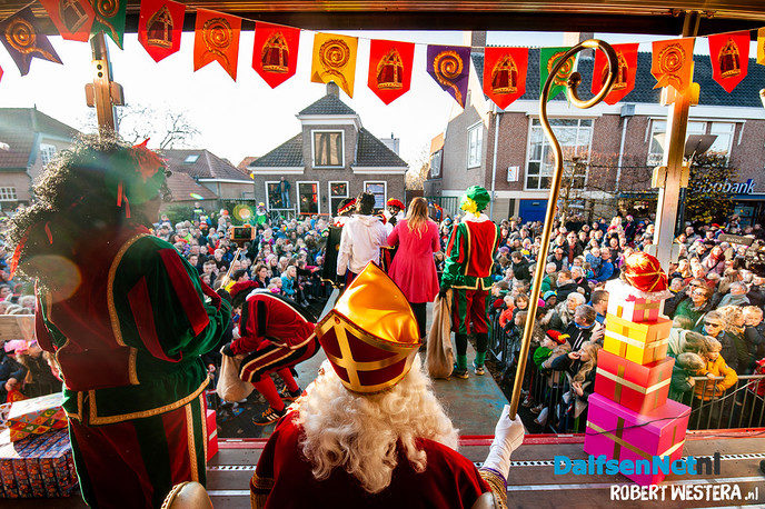 Burgemeeester verwelkomt Sinterklaas en zijn Pieten - Foto: Ingezonden foto