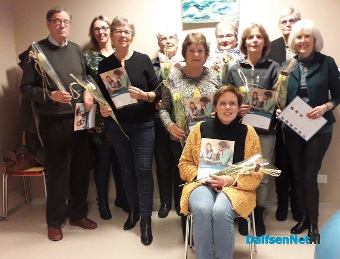 Taalvrijwilligers ontvangen certificaat! - Foto: Ingezonden foto