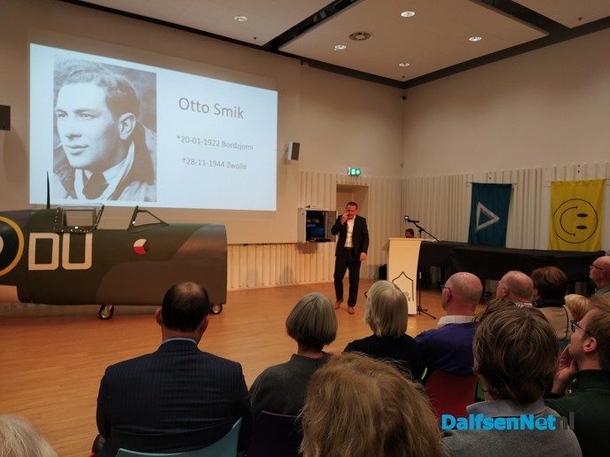 Oud-Dalfsenaar presenteert boek - Foto: Ingezonden foto