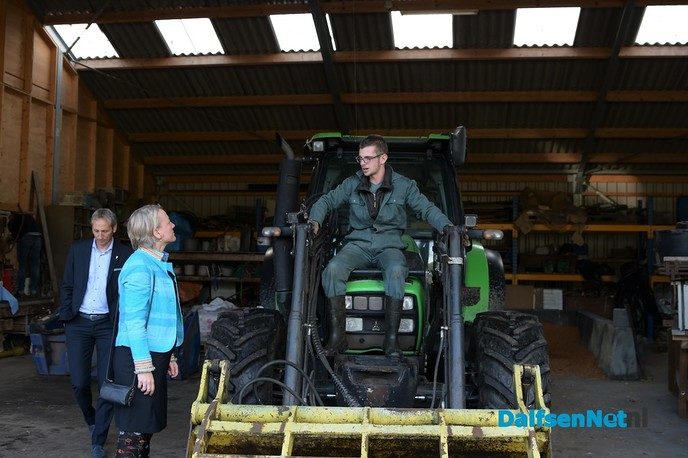 Het college bezoekt zorgboerderij Het Ruitenveen - Foto: Johan Bokma