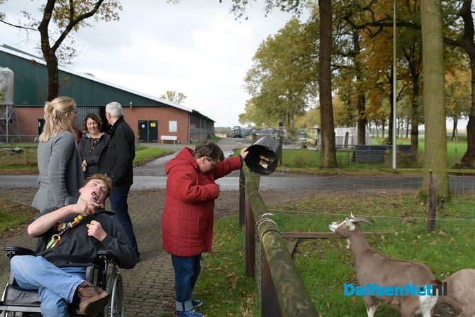 Het college bezoekt zorgboerderij Het Ruitenveen - Foto: Johan Bokma