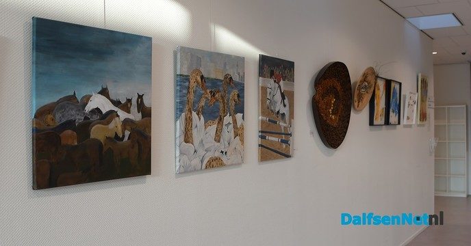 Expositie Artistieke talenten 2 door Erica van Lente geopend - Foto: Johan Bokma