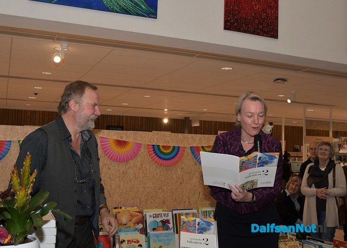Expositie Artistieke talenten 2 door Erica van Lente geopend - Foto: Johan Bokma
