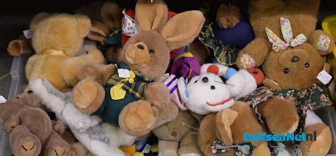 Dorcas helpt Sinterklaas een handje - Foto: Johan Bokma