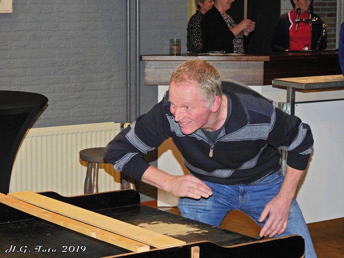 Rob Toonen opent bazar Wiekelaar