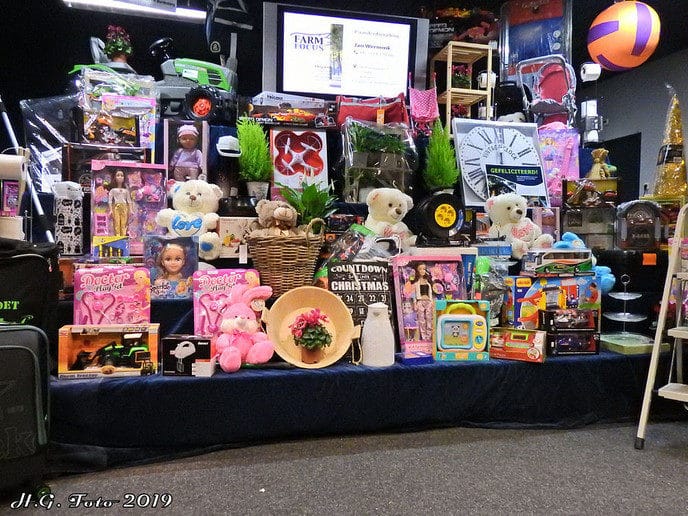 Rob Toonen opent bazar Wiekelaar