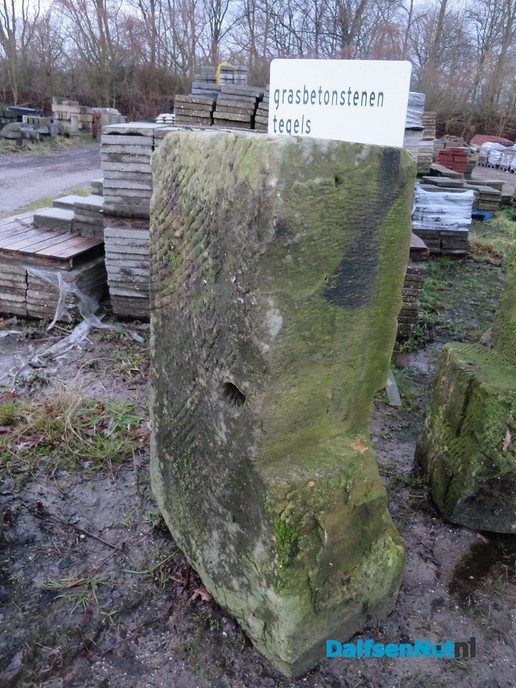 Bentheimer stenen voor het DNA Hoonhorst geplaatst - Foto: Wim
