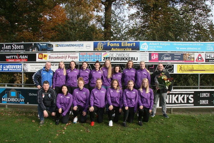 Nieuwe trainingstenues voor dames VV Hoonhorst - Foto: Eigen geleverde foto