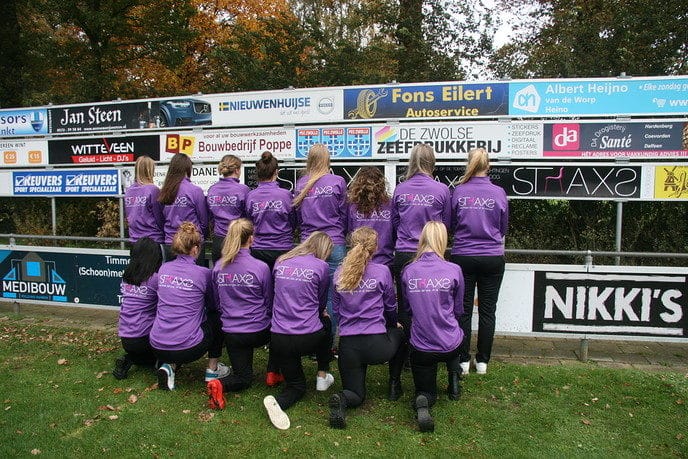 Nieuwe trainingstenues voor dames VV Hoonhorst - Foto: Eigen geleverde foto