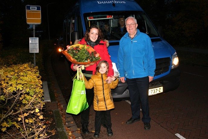 100.000ste passagier buurtbus - Foto: Eigen geleverde foto