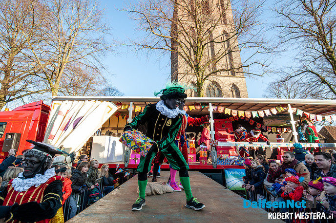Burgemeeester verwelkomt Sinterklaas en zijn Pieten - Foto: Ingezonden foto