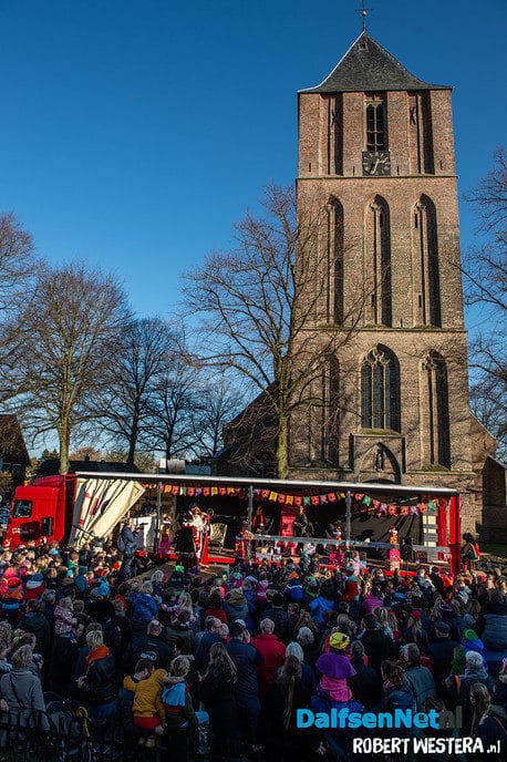 Burgemeeester verwelkomt Sinterklaas en zijn Pieten - Foto: Ingezonden foto