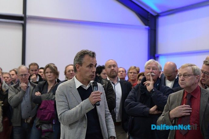 Rutte praat met boeren op VVD-bijeenkomst in de Vinkenbuurt - Foto: Johan Bokma