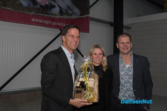 Rutte praat met boeren op VVD-bijeenkomst in de Vinkenbuurt - Foto: Johan Bokma
