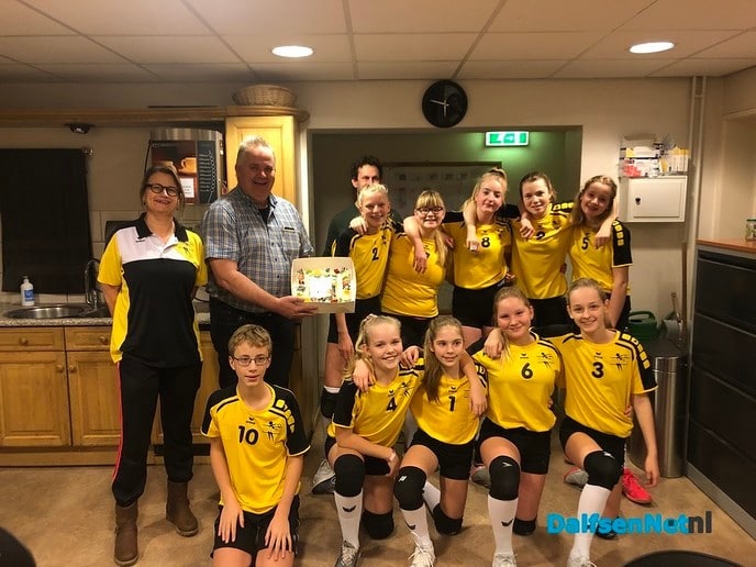 Dalvo xc 1 kampioen bij Feijen diervoeders op de stoep - Foto: Ingezonden foto
