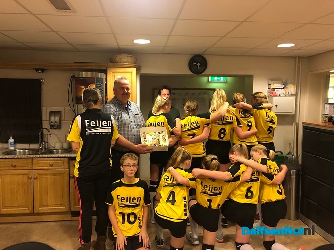 Dalvo xc 1 kampioen bij Feijen diervoeders op de stoep - Foto: Ingezonden foto