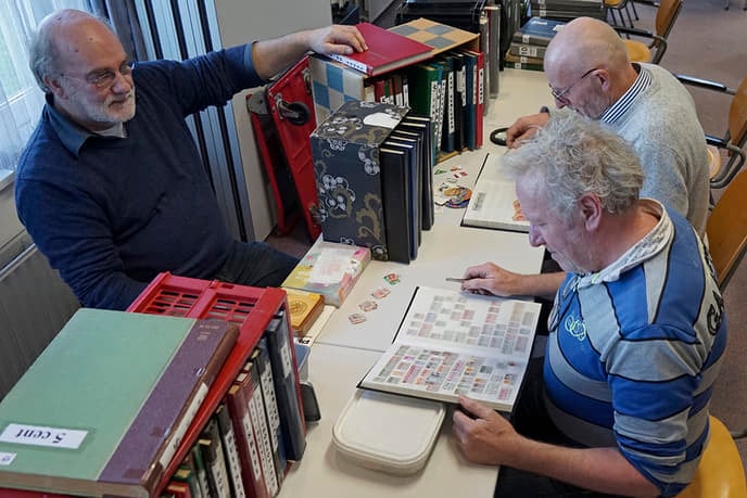Veel bezoekers op beurs postzegelvereniging ’t Raedthuys - Foto: Paul Scholten