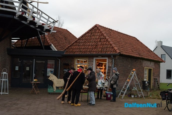 Winterwende de terugkeer van het licht, met Midwinterhoornblaasgroep Dalfsen - Foto: Johan Bokma