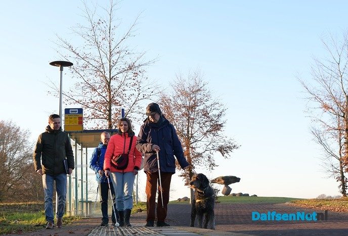 Blinden en slechtzienden kunnen beter de weg vinden bij het station Dalfsen - Foto: Johan Bokma
