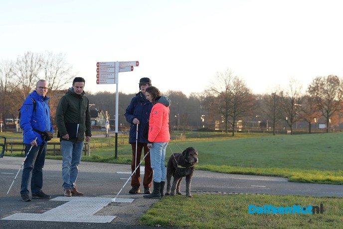 Blinden en slechtzienden kunnen beter de weg vinden bij het station Dalfsen - Foto: Johan Bokma