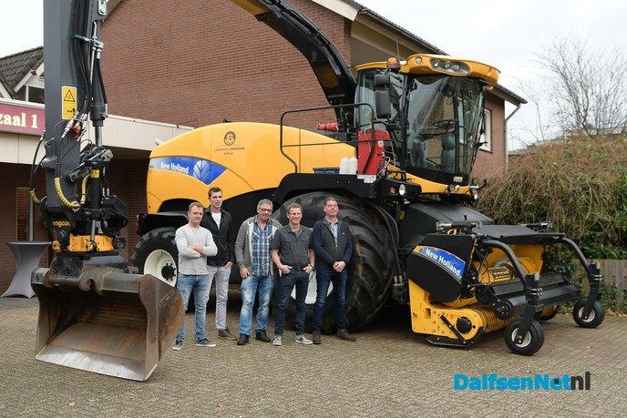 5 jubilarissen bij Loonbedrijf Lindeboom Dalfsen - Foto: Johan Bokma