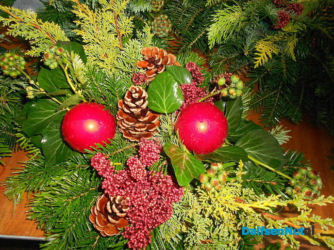 De kerstboommannen flink aan de slag