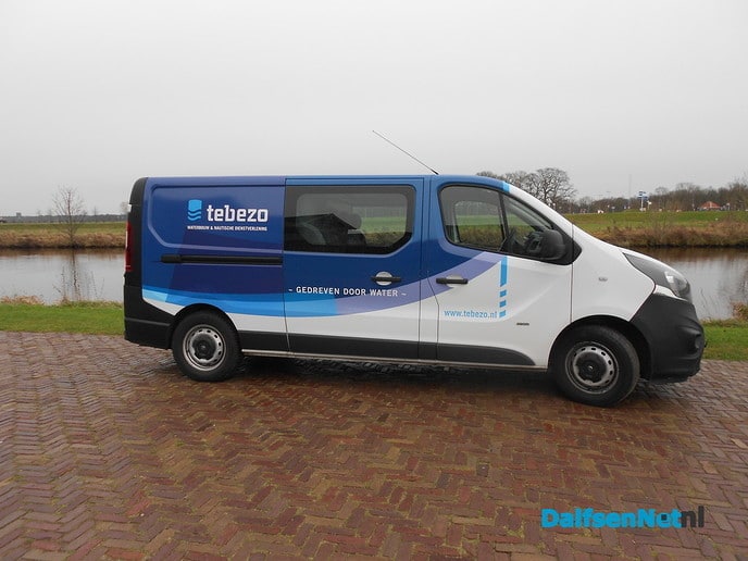 Nieuwe palen in de Vecht