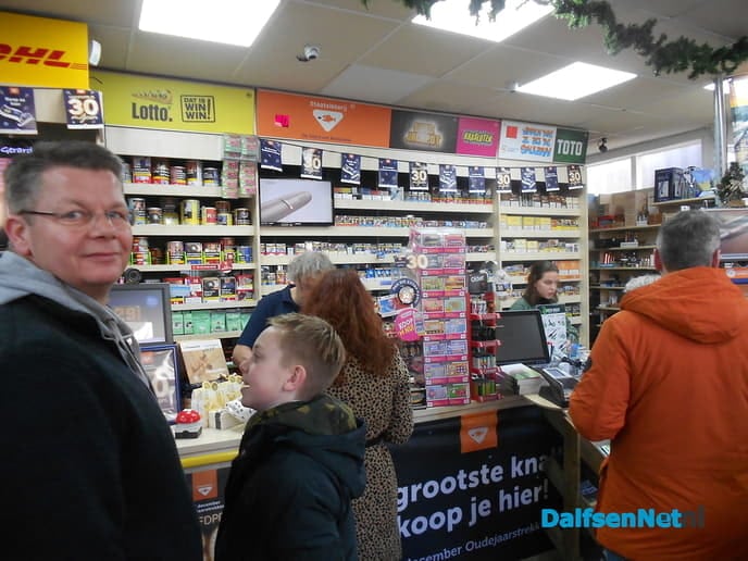 Kneiterdruk in staatslotenwinkel Heino