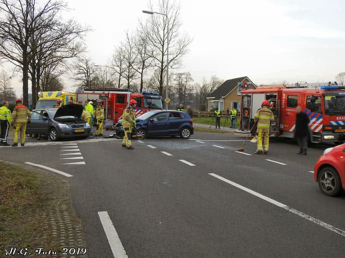 Zware aanrijding met letsel Westeinde / Bosmansweg.