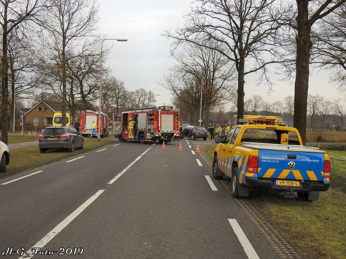 Zware aanrijding met letsel Westeinde / Bosmansweg.