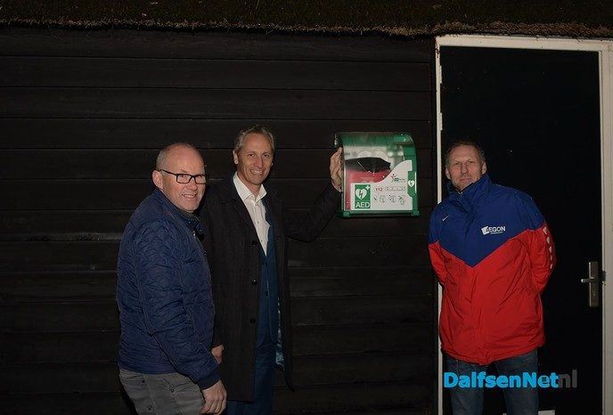AED Stokvisdennen officieel in gebruik genomen - Foto: Johan Bokma