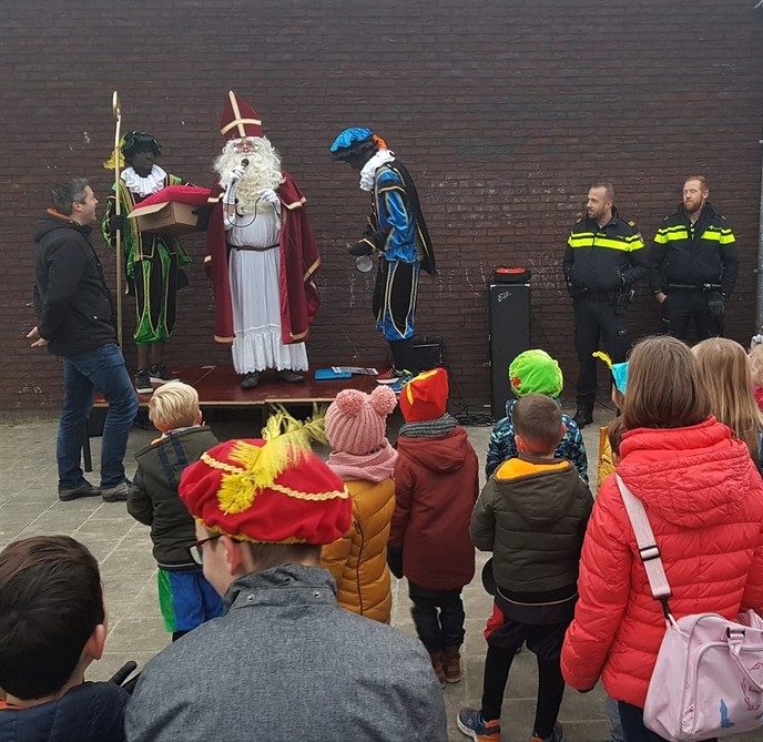 Politie komt er aan te pas bij CDS het Kompas - Foto: Eigen geleverde foto