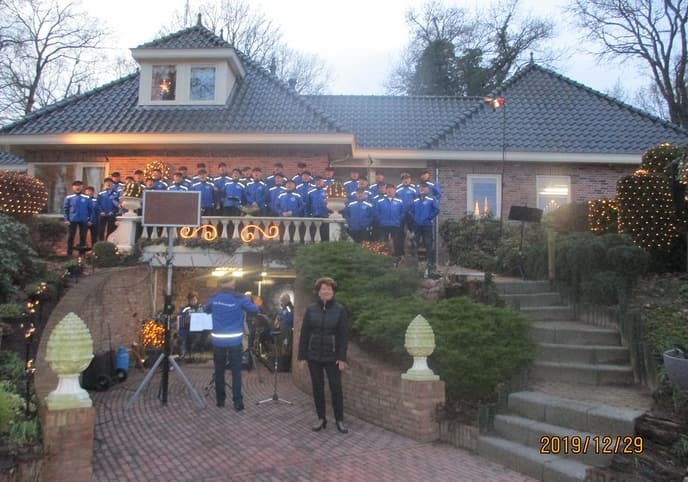 Wat een sfeer tijdens 75e verjaardag Lucy Zwiers - Foto: Ingezonden foto