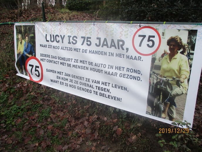 Wat een sfeer tijdens 75e verjaardag Lucy Zwiers - Foto: Ingezonden foto