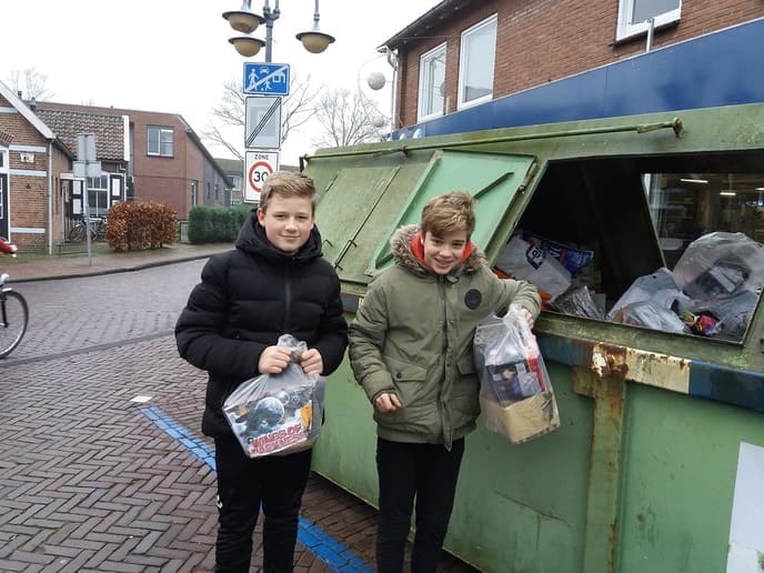 Flink vuurwerk afval inleveren - Foto: Ingezonden foto