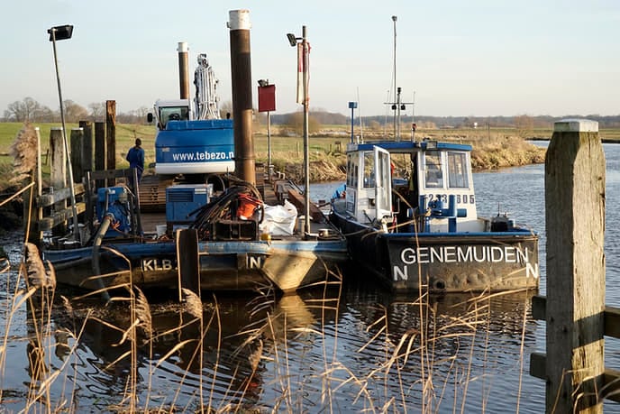 Extra afmeerpalen bij stuw Vechterweerd - Foto: Paul Scholten