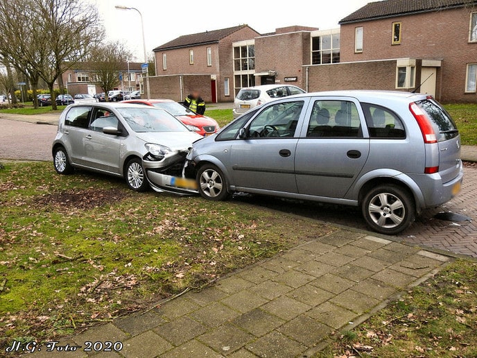 Frontale aanrijding Pleijendal