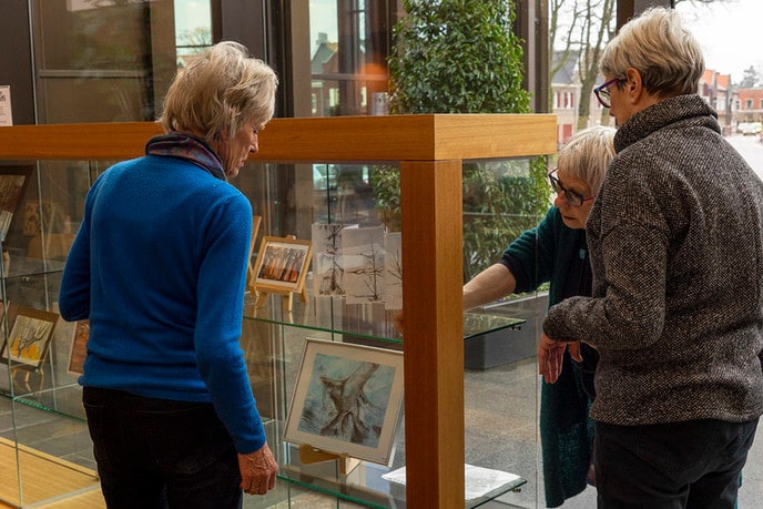 Expositie Schildergroep Bellingeweer in gemeentehuis - Foto: Paul Scholten