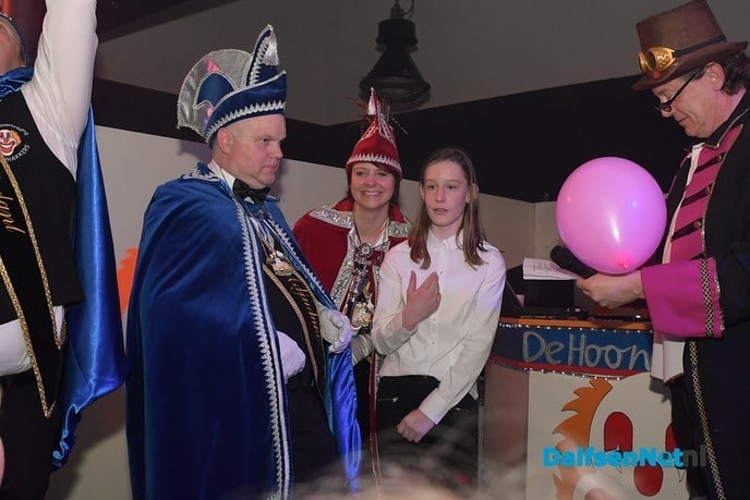 Prins Marcel de 2e regeert samen met Jeugdprinses Lynn over Hakkersdonk - Foto: Johan Bokma