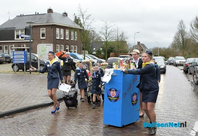 Ik zag ze vliegen tijdens de carnavalsoptocht in Hoonhorst - Foto: Johan Bokma