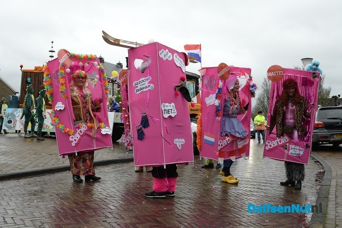 Ik zag ze vliegen tijdens de carnavalsoptocht in Hoonhorst - Foto: Johan Bokma