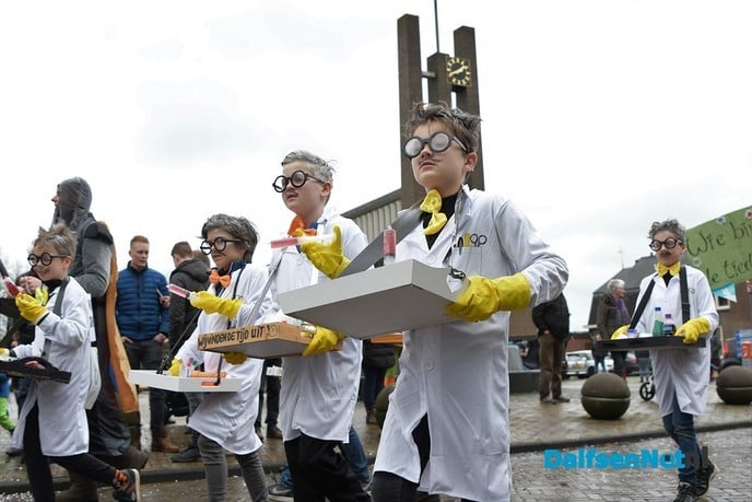 Ik zag ze vliegen tijdens de carnavalsoptocht in Hoonhorst - Foto: Johan Bokma