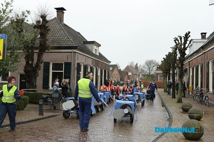Ik zag ze vliegen tijdens de carnavalsoptocht in Hoonhorst - Foto: Johan Bokma