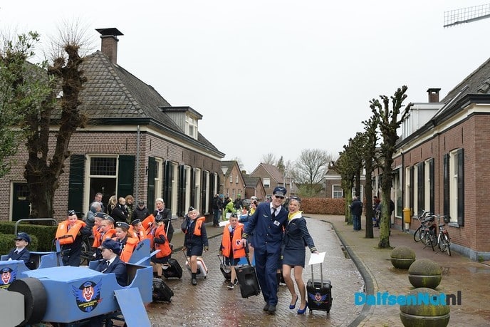 Ik zag ze vliegen tijdens de carnavalsoptocht in Hoonhorst - Foto: Johan Bokma